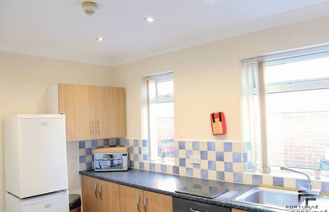 Beautiful 5-bed House Roker Beach - Photo 16