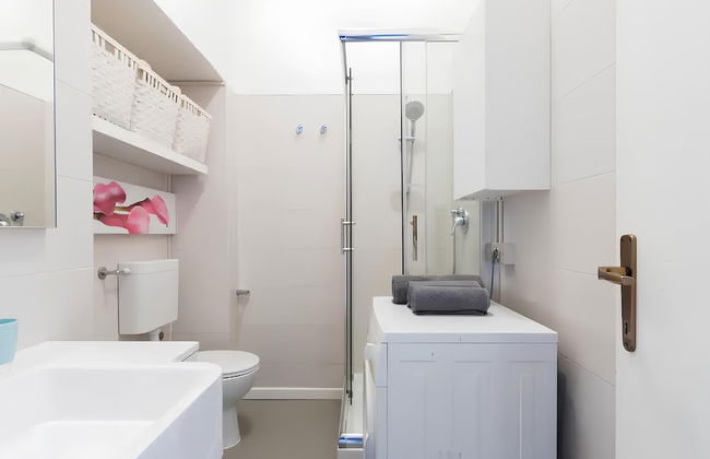 Charming Milanese Apartments - Photo 56