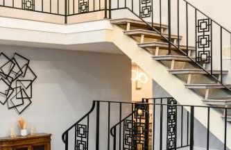 Serene Hilltop Oasis Above the City w Private Pool - Foto 53