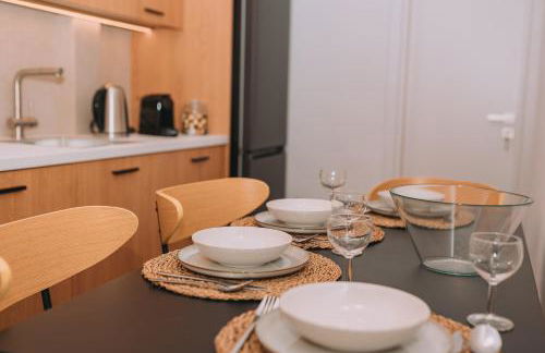 Bright & Contemporary Home with Balcony in Vibrant Piraeus - Foto 43