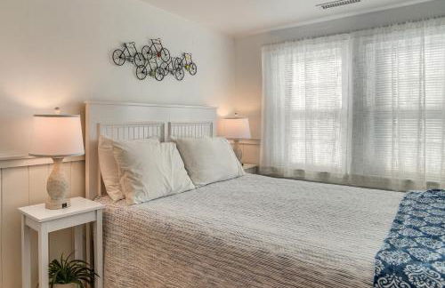 Steps to Eats and Craigville Beach! Cape Cod Cottage - Foto 14