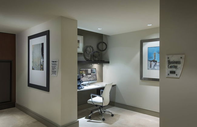 Luxurious Studio in the Seaport District - Photo 4