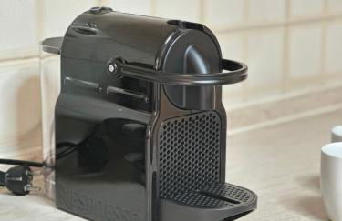 Mamour Apartments, Near Tram & 8' to Beach, Queen Bed Comfort - Foto 13