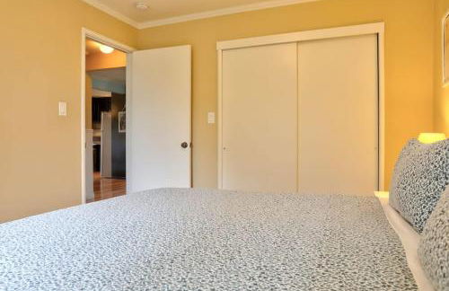 Spruce Beach Cottage - Walk to beach - Photo 17