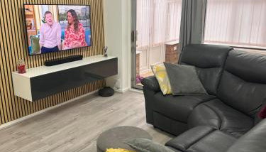 Cosy Bungalow sleeps 4 with EV charging - Foto 1