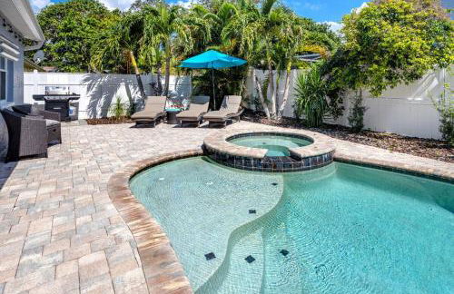 NEW! Palm Harbor Hideaway - Beautiful, Spacious 4BR Home with Amazing Pool - Foto 19