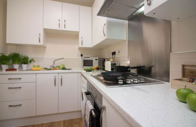 Stayzo Castle Penthouse 18- A Clean Fresh Modern Apartment With Free Wi-fi - Foto 23