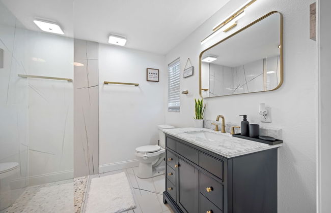 Paradise Haven- Amazing 4BR Oasis With Pool - Foto 22