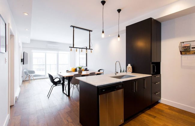 Spacious 2 Bedroom Condo in Little Italy - Foto 1