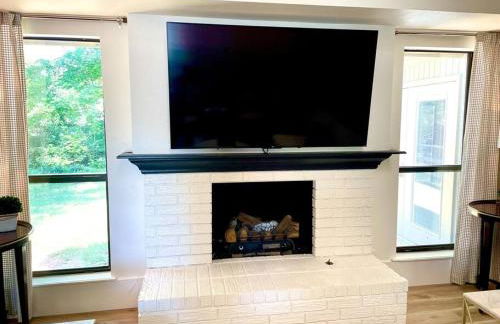 Fayetteville Retreat - Centrally located - Next to Washington Regional Hospital - Photo 26