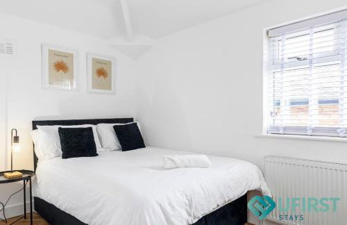 Ideal 4BR Home - Near City Hospital, Sherwood, Clinton Market, QMC & City Centre - Sleeps 8 - Foto 2