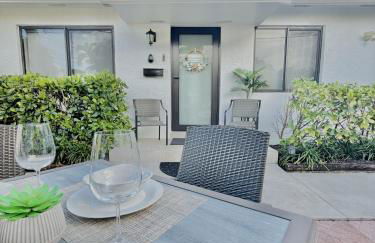 Stylish Stay Close to UM City Vibes - Photo 2