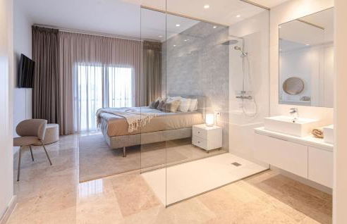 Serene hideaway, luxurious 2-bedroom penthouse apartment in the exclusive Paraíso Pueblo - Photo 17