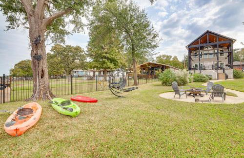 Private Dock and Yard! Modern Getaway in Mabank - Foto 28