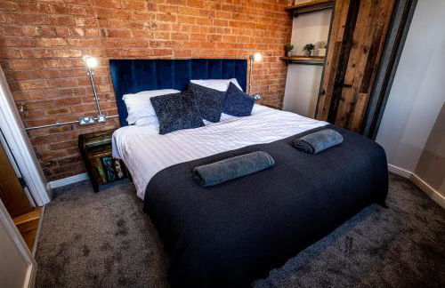 DJH Homes - Luxurious and chic 3BR Grade II Industrial House with log burner and electric blinds - JQ, Birmingham City - Foto 31