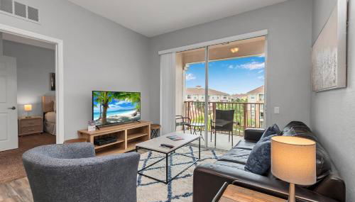 Newly Remodeled Lakeview Penthouse, Near Conv. Ctr - Photo 2