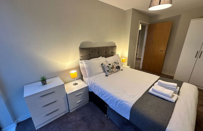 Adelphi Wharf Apartments by Beehosting - Photo 23