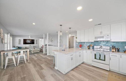 Beach Home with Cowboy Pool, Big Deck and Ocean View - Photo 3