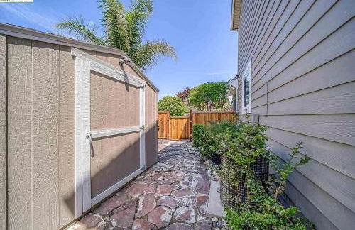 Waterfront Sleeps 6 near Marina with Hot Tub - Foto 34