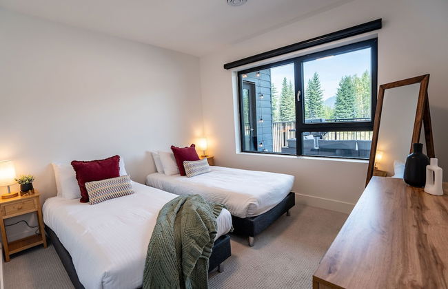 Huckin' Harry's by Revelstoke Vacations - Photo 3