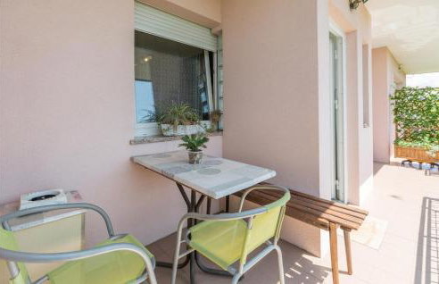 Gorgeous Apartment In Umag With Wifi - Photo 12