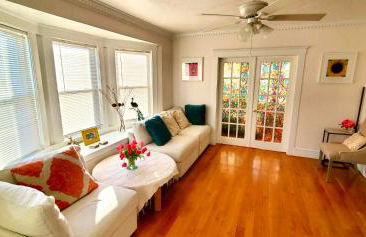 Near Train Station Gorgeous 3-Bedroom Apartment with Patios - Foto 1