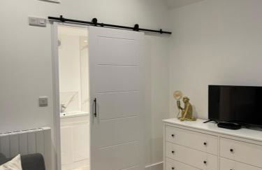 The Lodge Hideaway in Cowes - Photo 18