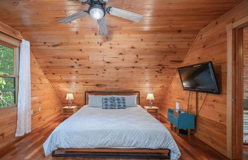 Spectacular Log Cabin Home 45 minutes to Asheville - Foto 14