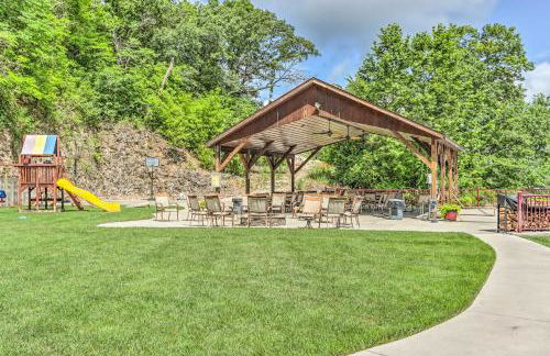 Community Pool and Dock Lake of the Ozarks Condo! - Foto 26