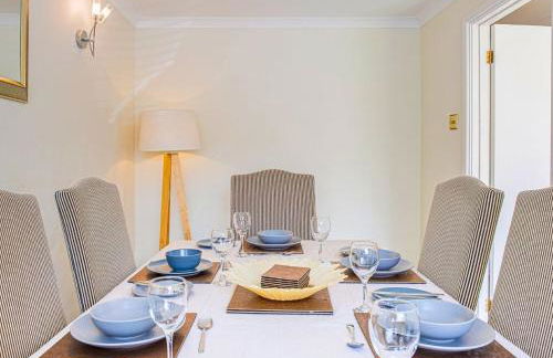 Central 2 Bed House w/ Garden and Free Parking! - Photo 18