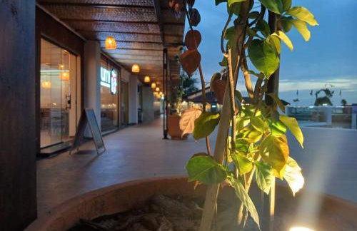 Apartamento com varanda de frente para o MAR - Angra dos Reis - Shopping Piratas - Portaria 24hs - Foto 25