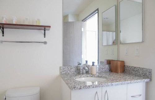 Luxury Penthouse Apt Near Brady St with Balcony and Lake View - Foto 13