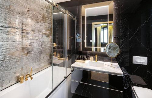 Posh Residence Luxury Suites - Photo 37