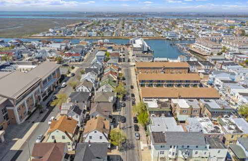 Beautifully Renovated 6BR 2BA 2 Blocks to Beach - Foto 22