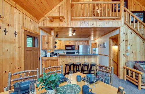 Lakefront Presque Isle Cabin with Private Dock - Foto 5