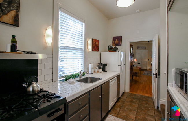 The Irish Bar near Bay Historic Savannah - Photo 18