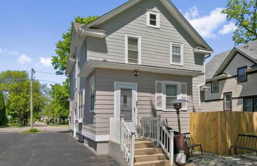 Spacious Home in DT Libertyville Near Naval Base - Foto 22