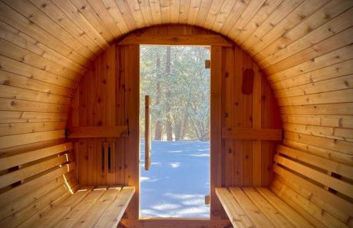 Serene and Magical Cabin w/Barrel Sauna and Fireplace - Foto 50