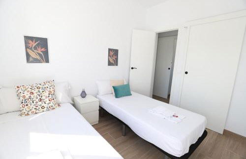 2 apartamentos en una excelente villa de playa compartiendo Piscina y Jardín - Foto 40