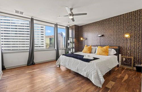 Beautiful Apt in Downtown W/ Pool | Parking - Foto 17