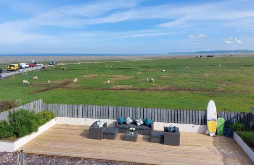 Luxury 4 bed beachside home with coastal views - Foto 1