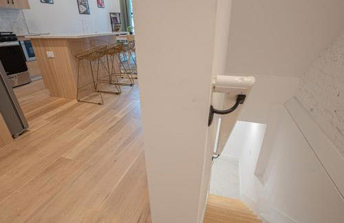 Stylish 2BD Brooklyn Retreat with Backyard & Basement - Foto 10