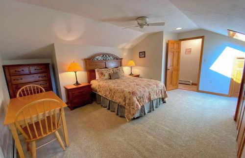O8 Renovated Forest Cottage Townhome with great Mt Washington views fast wifi Walk to skiing - Foto 66
