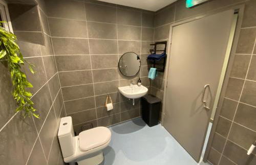 unique sheperds hut private hot tub, ensuite & kitchenette - Photo 19