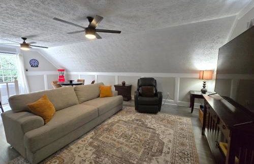 Cozy 5BR Family Retreat Firepit Games Patio - Foto 37