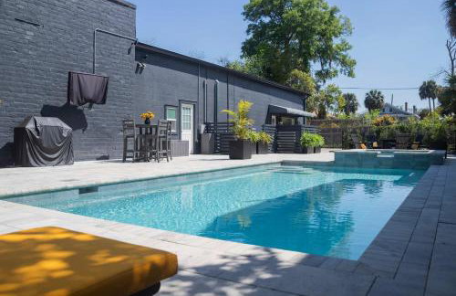 The Pearl & Oasis Duo Stylish 8BR Retreat - Photo 1