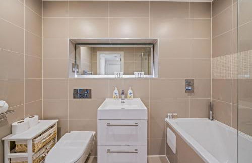 Riverside 1BR with Easy Transport 20min to City Centre - Photo 20