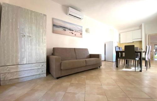 Conchiglia Family Garden Retreat - 2BR - Near the Sea - Wi-Fi - AC - BBQ - Pet Friendly - Foto 3