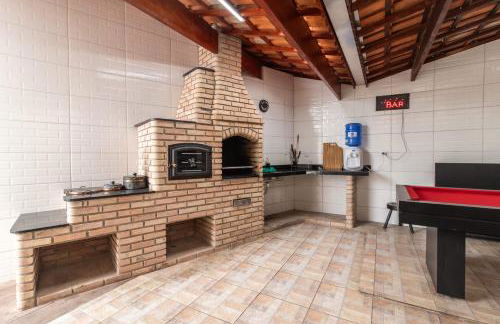 Casa Lindíssima e Espaçosa com 2 Piscinas - Adulto e Infantil, Perto da Praia, Opção da Piscina Adulto Aquecida Cobrado à Parte, 4 Quartos Frente as Piscinas, Área Gourmet Completa com Churrasqueira, Forno e Fogão a Lenha, Mesa de Bilhar, Lareira na Sala - Photo 13