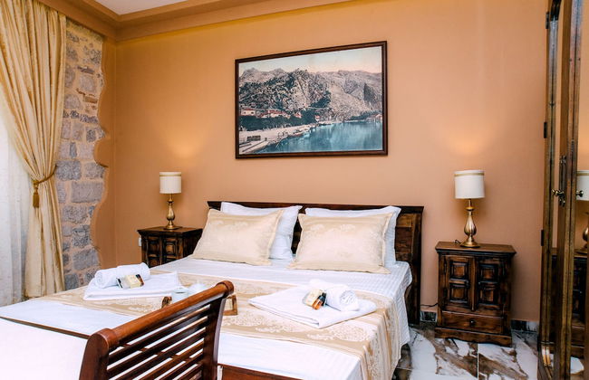 D & Sons Apartments - Photo 10